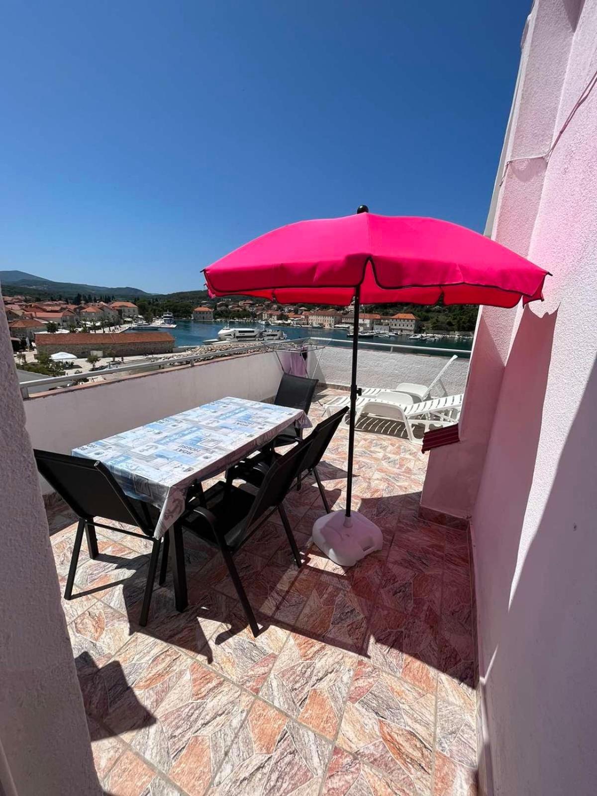 Apartments Peronja Jelsa Seafront Экстерьер фото