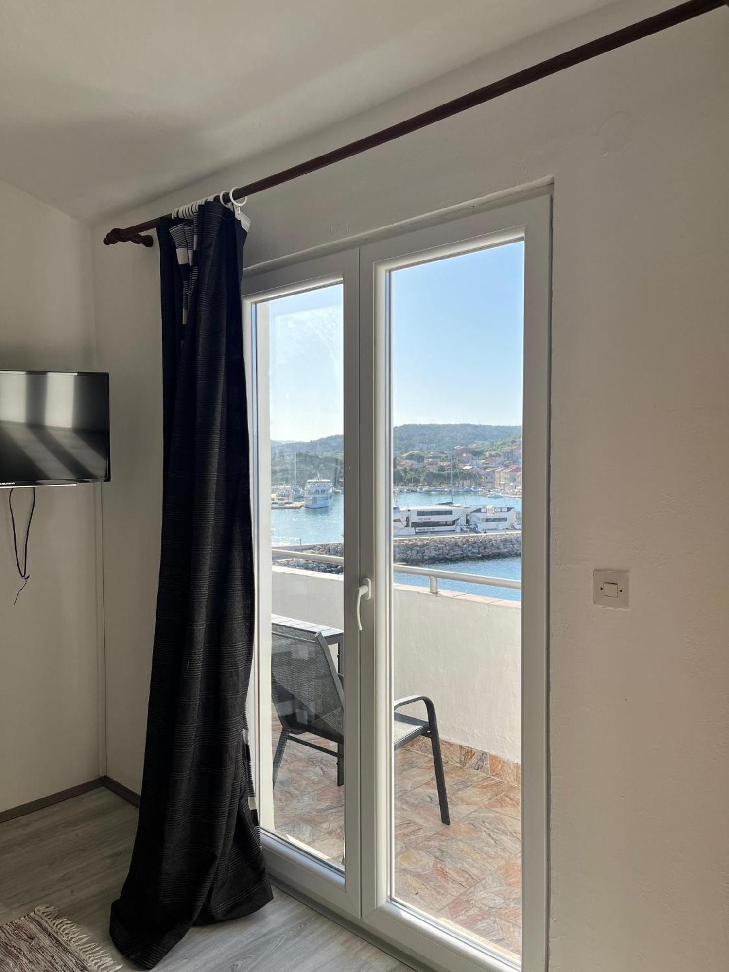 Apartments Peronja Jelsa Seafront Экстерьер фото