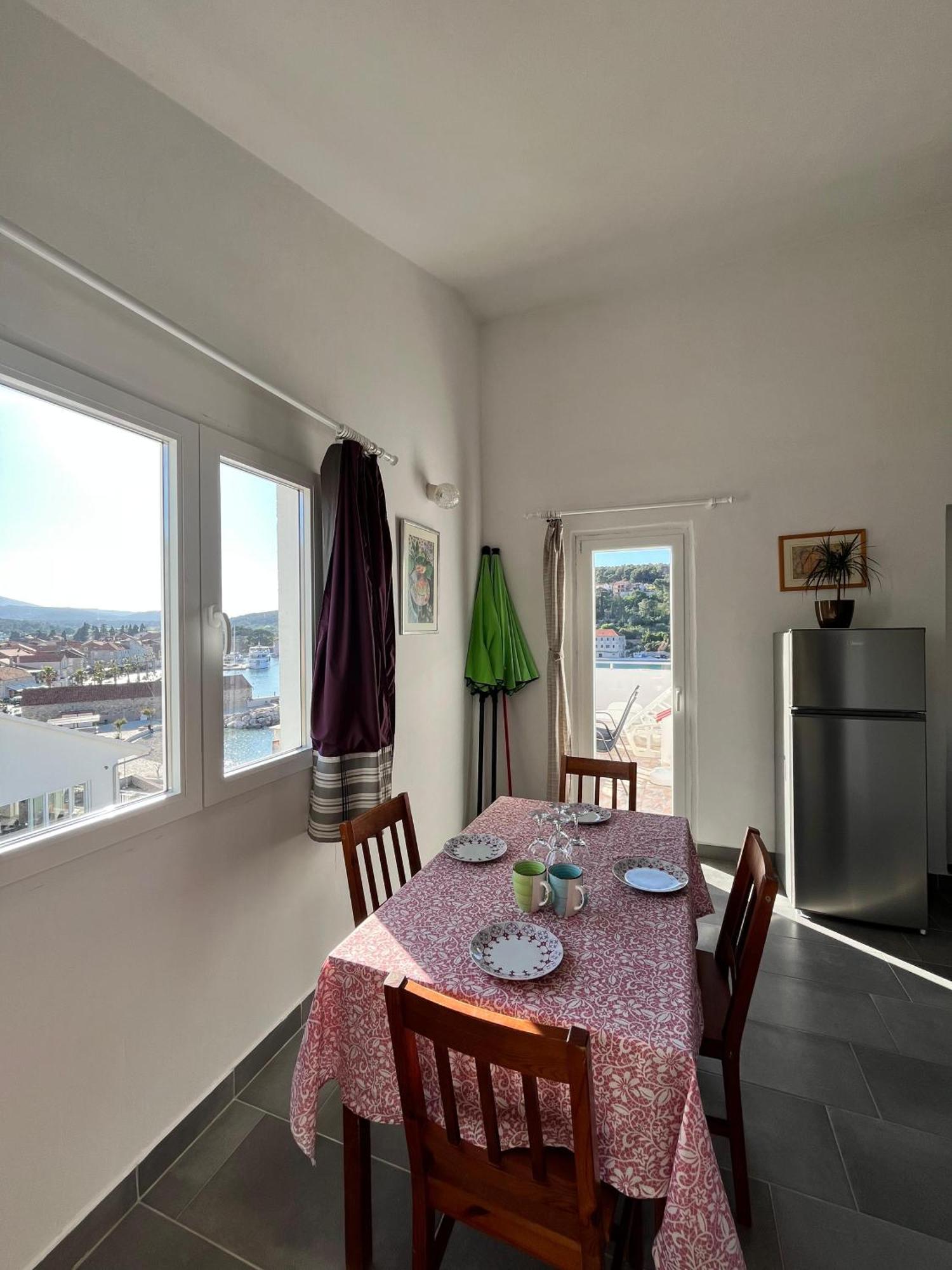 Apartments Peronja Jelsa Seafront Экстерьер фото