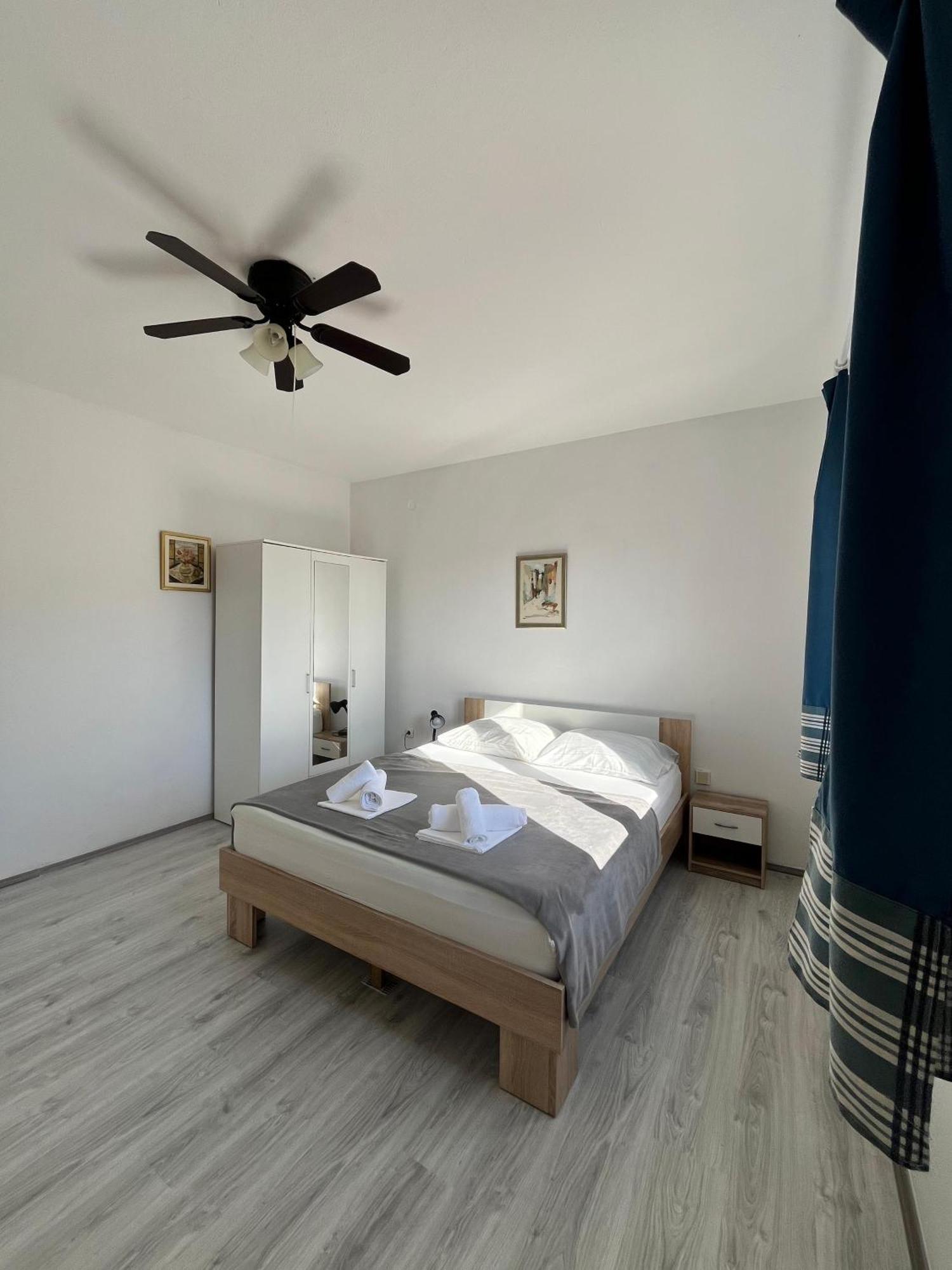 Apartments Peronja Jelsa Seafront Экстерьер фото