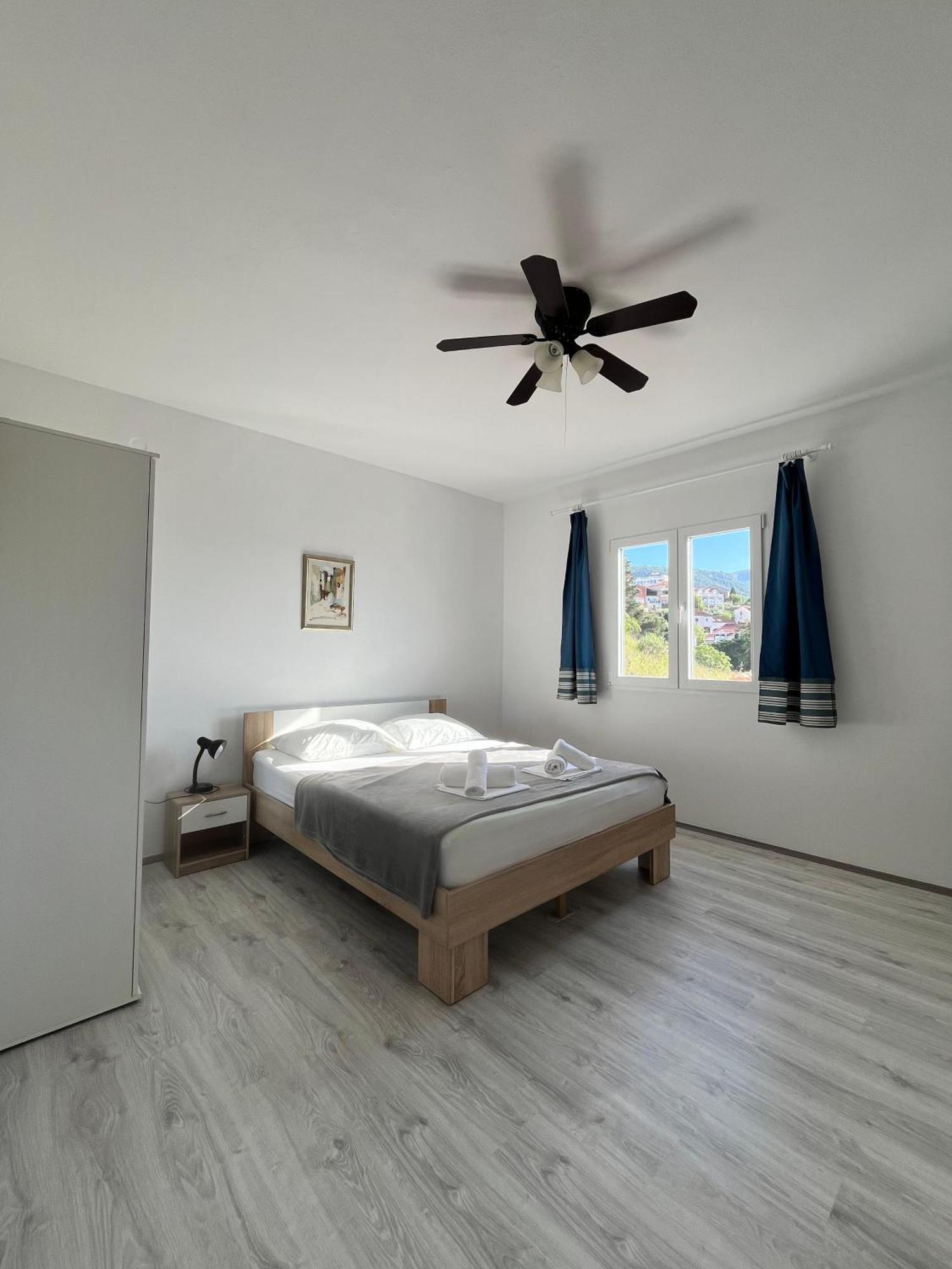 Apartments Peronja Jelsa Seafront Экстерьер фото